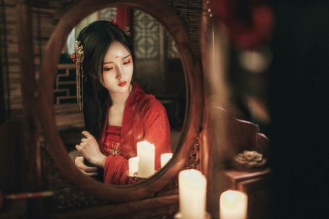 Chinese Courtesan Aesthetic, Courtesan Aesthetic, Chinese Picture, Japanese Traditional Clothing, Hanfu Girl, Met Gala Dresses, Cosplay Photos, Fantasy Novel, Mid Autumn Festival