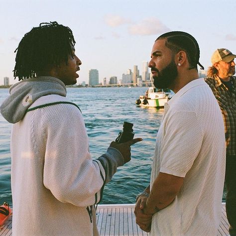 Drake And 21 Savage, Drake Fashion, Rapper Fashion, R&b Aesthetic, Champagne Papi, Drake Photos, Drizzy Drake, Drake Drizzy, Drake Graham