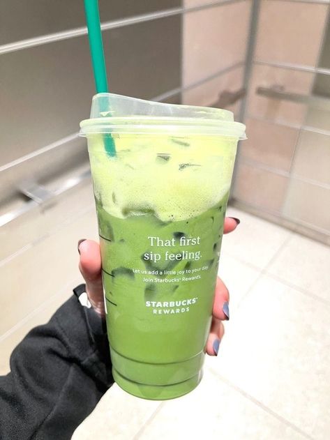 Matcha Milk Tea Aesthetic, Iced Matcha Latte Aesthetic, Matcha Drink Aesthetic, Ice Matcha Latte, Matcha Latte Aesthetic, Ice Matcha, Matcha Milk Tea, Matcha Iced, Matcha Drinks