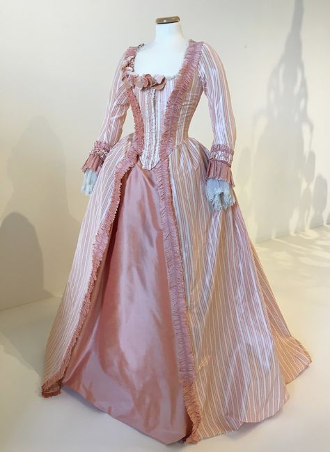 Ball Gown Medieval, 1700 Dresses, 1700s Dresses, Rococo Dress, 18th Century Dress, Rococo Fashion, 18th Century Costume, 18th Century Clothing, Century Dress