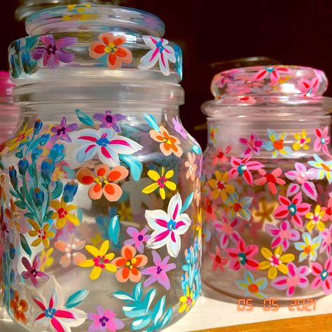 Art Crafts To Do With Friends, Glass Jar Decoration Ideas, Creative Gifts For Your Best Friend, Summer Tip Jar Ideas, Apartment Crafts Diy, Floral Decor For Home, Diy Friend Activities, Crafty Girl Summer, Hobbies You Need