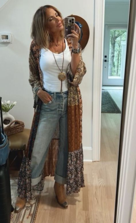 Boho Chic Fashion Over 40, Boho Jeans Outfit Summer, Boho Style After 50, Western Boho Outfits Casual, Boho Western Outfits Fall, Bohemian Cardigan For Winter, Fall Hippie Kimono With Boho Print, Casual Country Outfits Women, Bohemian Winter Cardigan For Layering