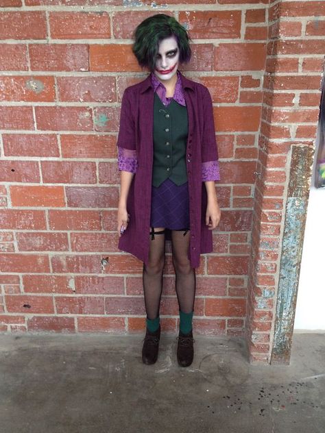 DIY Joker Halloween Costume Idea Diy Joker Costume, Joker Costume Female Outfit, Female Joker Costume, Joker Outfit, Joker Halloween Costume, Female Joker, Couples Cosplay, Joker Halloween, Joker Costume