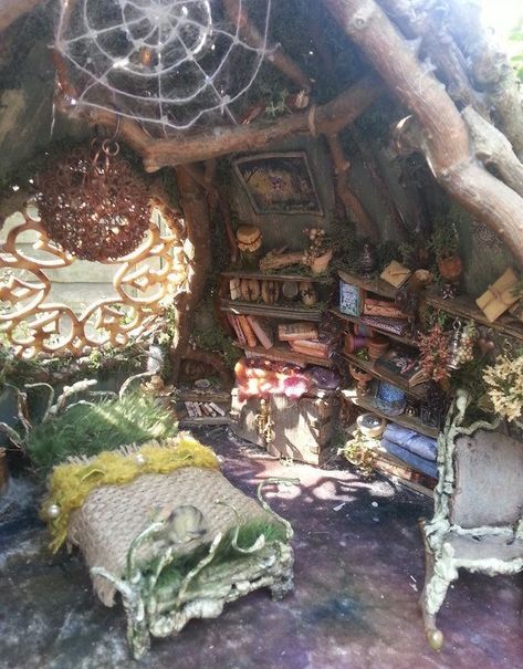 Potting Benches, Fairy Room, Fairy Tree Houses, Potting Tables, Garden Benches, Fairy House Diy, Fairy Home, Fairy Furniture, Faeries Gardens