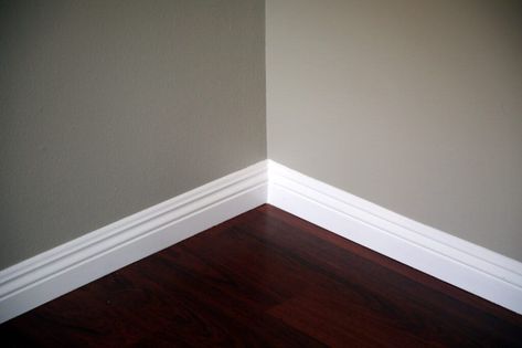 Best_Paint_Finish_For_Trim_And_Baseboards Trim Paint Color Ideas, Best Paint For Trim, Painting Jobs, Painting Baseboards, Baseboard Styles, Trim Paint Color, Trim Paint, Baseboard Molding, Paint Color Ideas