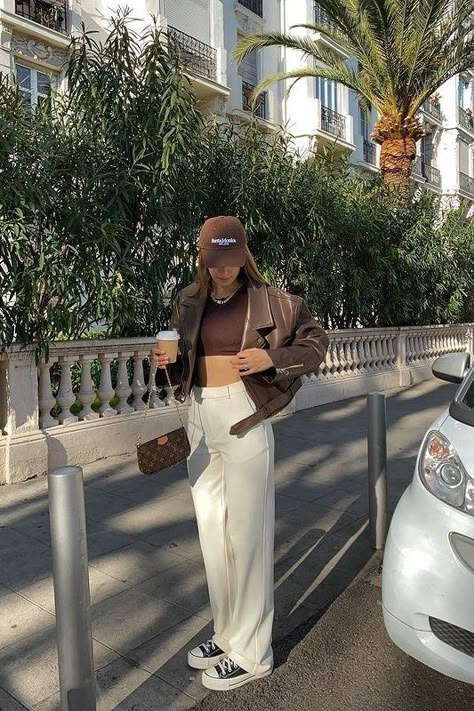 Brown Long Sleeve Crop Top Outfit, Leather Beige Pants Outfit, Beige Leather Jacket Outfit, Sleeves Outfit, Outfits For College, Trousers Outfit, Outfit Brown, White Dress Pants, Shoes Aesthetic