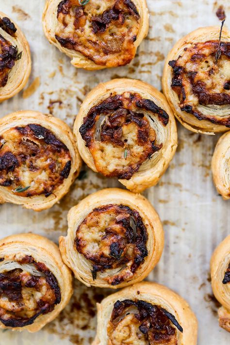 French Onion Puff Pastry, Onion And Puff Pastry, Caramelized Onion Pinwheels, Puff Pastry Onion Appetizer, Puff Pastry Caramelized Onion, Onion Puff Pastry, Yankee Recipes, Pastry Pinwheels, Pastry Rolls