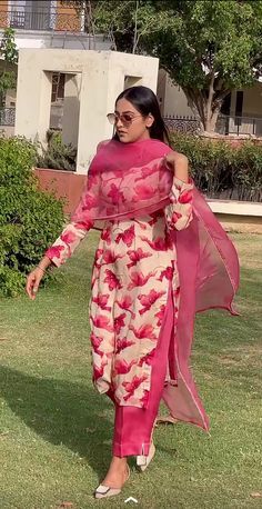 #BEAUTY ,#REALATIONSHIPS #Fashion #Outfits #Summer Outfits #Animals Pent Kurti, Baani Sandhu, Designer Suits For Wedding, Punjabi Dress Design, Cotton Suit Designs, Patiala Suit Designs, Floral Suit, Punjabi Suits Designer Boutique, Straight Suit