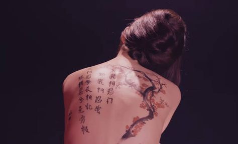 Dasom thinks she was chosen for the body art because of her pale skin? |  http://www.allkpop.com/article/2016/06/dasom-thinks-she-was-chosen-for-the-body-art-because-of-her-pale-skin The Wild Hunt, I Like That, Aesthetic Japan, Wild Hunt, Pale Skin, Aesthetic Makeup, Mini Album, The Body, Watercolor Tattoo