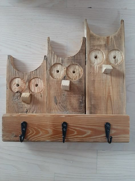 Wooden Owls Diy, Wooden Owls Diy Ideas, Wood Ideas Projects, Wooden Owls, Scrap Wood Crafts, Halloween Wood Crafts, Wood Block Crafts, Wood Owls, Woodworking Shop Projects