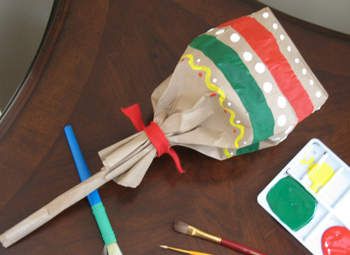 Shake it out! What could be more fun than making great noise-making maracas from simple paper lunch bags and rice? This timeless idea is fun for all ages. Paper crafts Maracas Craft, Paper Bag Crafts, Paper Lunch Bags, Paper Lunch, 5 De Mayo, Family Crafts, How To Make Paper, Lunch Bag, Kids Crafts