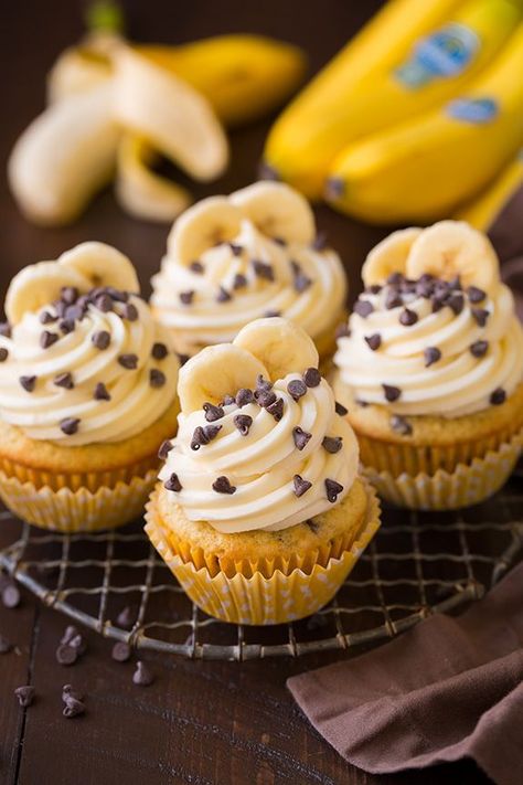 Banana Chocolate Chip Cupcakes with Cream Cheese Frosting Chocolate Chip Cupcakes Recipe, Vanilla Bean Frosting, Chocolate Chip Cupcakes, Baking Journal, Sweet Surrender, Cupcakes Recipes, Banana Cupcakes, Cupcakes With Cream Cheese Frosting, Small Cakes