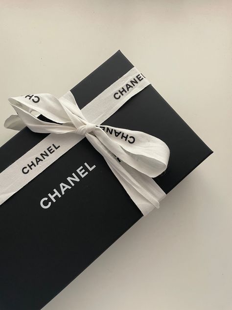 Luxury Birthday, Chanel Box, Blair Waldorf, Private School, Care Package, Chanel Handbags, Coco Chanel, Chanel Classic, Brand Identity