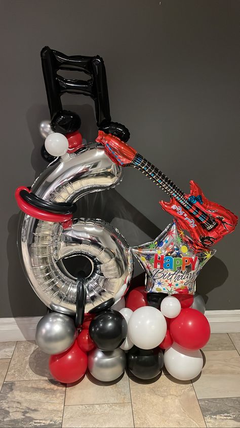 Acdc Party, Balloon Guitar, Music Birthday Party Theme, Rock And Roll Party Decorations, Elvis Party, Guitar Birthday, Music Birthday Party, Balloon Arrangement, Rock N Roll Party