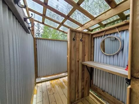 Luxury Outhouse, Diy Outdoor Bathroom, Outdoor Toilet And Shower Ideas, Outdoor Bath House, Shed Bathroom, Outdoor Restroom, Outside Showers, Outdoor Shower Enclosure, Camping Bathroom