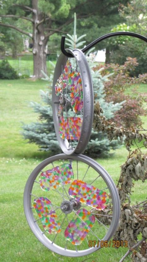 Bicycle Wheel Decor, Bicycle Ideas, Recycled Garden Art, Tire Art, Bicycle Rims, Old Bicycle, Wheel Decor, Wheel Art, Dekor Diy