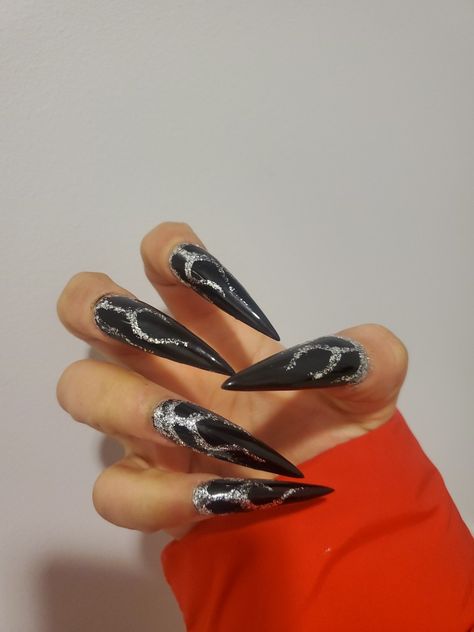 Stiletto Shape nails,  Silver Flame's on black Arrow Nails, Stiletto Shaped Nails, Concert Nails, Black Stiletto Nails, Shape Nails, Matte Black Nails, Nails Silver, Punk Nails, Black Stilettos