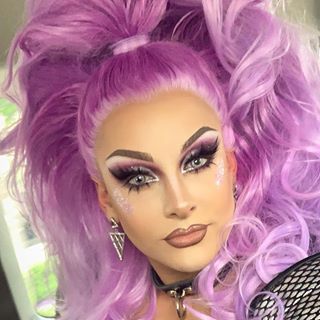 That’s funny, I’ve never heard of a George Glass at our sküle! So excited for the premiere of @rupaulsdragrace tonight at 8! 📸:… Drag Hairstyles, Jan Sport, Bio Queen, Drag Art, Drag Hair, Car Coloring Pages, Wild Hair Color, Drag Make-up, Rupaul Drag Queen