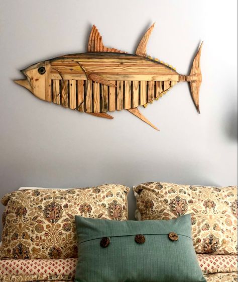 Coastal Decor Wooden Fish Decor, Arte Art Deco, Handmade Wood Furniture, Barn Wood Crafts, Driftwood Wall Art, Wood Art Projects, Lake Decor, Wood Fish, Driftwood Sculpture