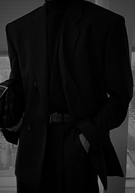 Wattpad Man In Suit, Black Clothes Aesthetic Men, Mafia Boys Aesthetic, Dark Gentleman Aesthetic, Men In Suits Aesthetic, Black Suit Aesthetic, Mafia Boss Outfit, Black On Black Suit, Guy In Suit