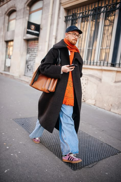 New York Outfits Fall Men, Muffler Outfit, Paris Street Style Men, Nyc Outfits Winter, Trendy Mens Fashion Streetwear, New York Outfits Winter, Fashion Week Fall 2023, Outstanding Outfits, Paris Mens Fashion