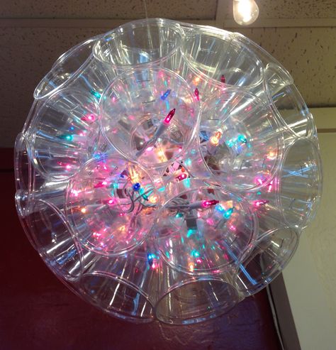 Light feature made from plastic cups and Xmas lights. Made by Tami Rae's aunt. Cups, stapler, and lights. Aunt Cups, Parol Diy, Plastic Cup Crafts, Camper Lights, Clothespin Diy Crafts, Cup Diy, Diy Christmas Lights, Sparkle Ball, Recycled Art Projects