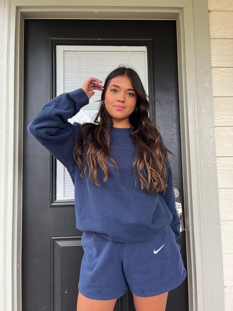 Nike Employee Outfit, Nike Sweat Shorts Outfit, Nike Matching Set Outfit, Nike Set Outfits Women, Nike Tracksuit Outfit Women, Nike Sweat Set, Nike Tracksuit Outfit, Cotton Shorts Outfit, Sweat Set Outfits