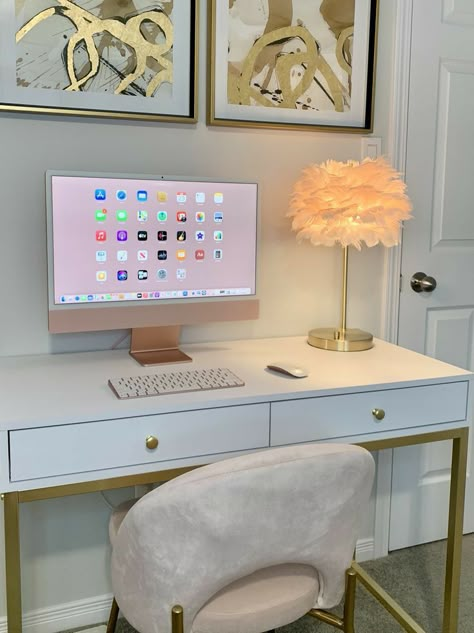 Imac Workspace Aesthetic, White Imac Desk Setup, Imac Desk Setup Aesthetic Pink, Desk With Macbook, Office White Aesthetic, Cute Wfh Desk Setup, Home Office Imac, Imac Office Ideas, Aesthetic Imac Setup