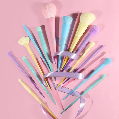 Pastel spring colored makeup brush set. Makeup Collection Goals, Pastel Makeup, Rainbow Makeup, Hair Powder, My Christmas List, Makeup Brush Set Professional, Highlighter Brush, Makeup Needs, Contour Brush