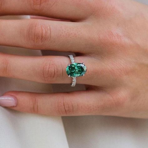 Emerald Ring Oval, Emerald Oval Ring, Emerald Engagement Ring Oval, Green Engagement Ring, Green Engagement Rings, Manifest Board, Lehenga Red, Smaragd Ring, Oval Cut Ring