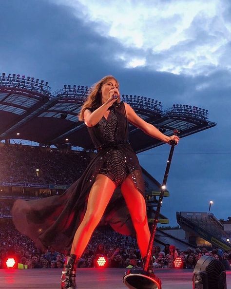 Rep Tour, Taylor Swift Dress, Swift Tour, Estilo Taylor Swift, Swift Photo, Taylor Swift Outfits, Taylor Swift Videos, Taylor Swift Concert, Taylor Swift Wallpaper