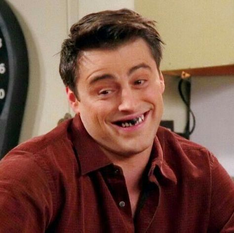 He can eat 15 Oreos together Joey Tribbiani Stickers, Memes Friends, Friends Meme, Joey Friends, Friends Scenes, Matt Leblanc, Friends Poster, Friends Cast, Friends Tv Series