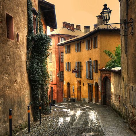 Italy on the brain. Saluzzo, Piedmont, Italy (by rinogas) Alley Way, Piedmont Italy, Italian Architecture, Leyte, Places In Italy, Regions Of Italy, Italy Photo, Visit Italy, Italy Vacation