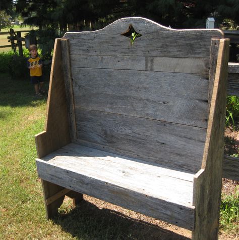 Reclaimed barnwood....or pallets Cowboy Furniture, Barnwood Bench, Outlaw Cowboy, Rustic Country Furniture, Rustic Dining Chairs, Reclaimed Wood Benches, Pallet Bench, Barn Wood Projects, Bench Diy