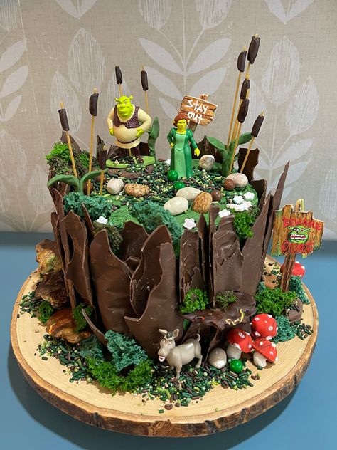 Swamp Cake Ideas, Rainforest Cake Ideas, Shrek Swamp Cake, Shrek Birthday Party Cake, Shrek Bridal Shower Ideas, Shrek Desserts, Shrek Cake Ideas, Shrek Cookies, Shrek Food