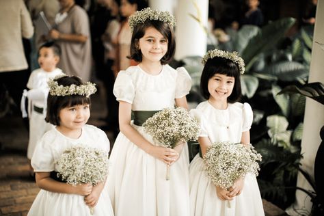 All-White Garden Wedding Tagaytay | Philippines Wedding Blog Filipiana Wedding, Entourage Flowers, Barong Wedding, Tagaytay Philippines, Garden Wedding Photos, Filipiniana Wedding, Filipino Wedding, Wedding Shot List, Wedding Entourage