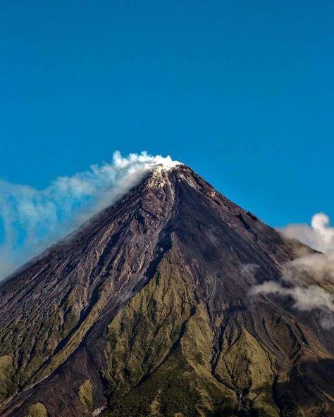 Mayon Volcano Aesthetic, Mayon Volcano Photography, Mt Mayon, Composite Volcano, Volcano Wallpaper, Bicol Region, Philippines Tattoo, Volcano Pictures, Mayon Volcano