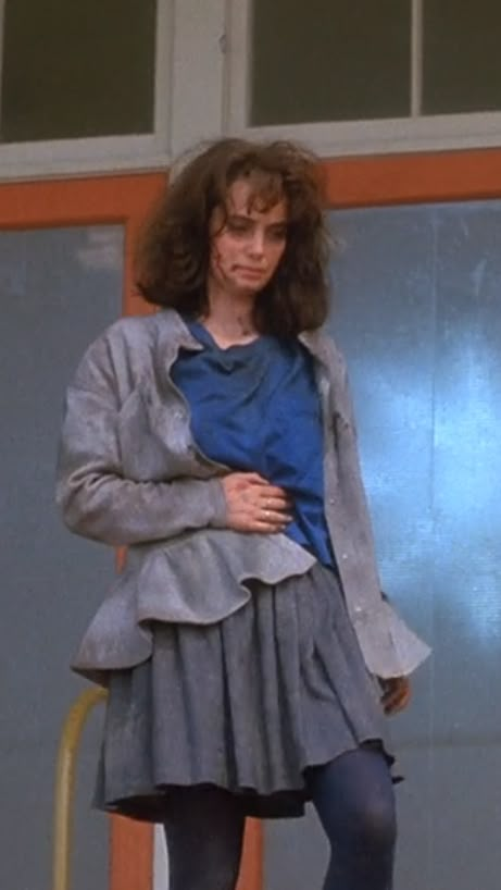 Veronica Sawyer Movie Outfits, Winona Ryder Halloween Costume, Veronica Heathers Costume, Veronica Sawyer Halloween Costume, Heathers Veronica Outfit, Heathers Inspired Outfits, Classic Movie Halloween Costumes, Veronica Sawyer Outfits, Heathers Halloween Costume