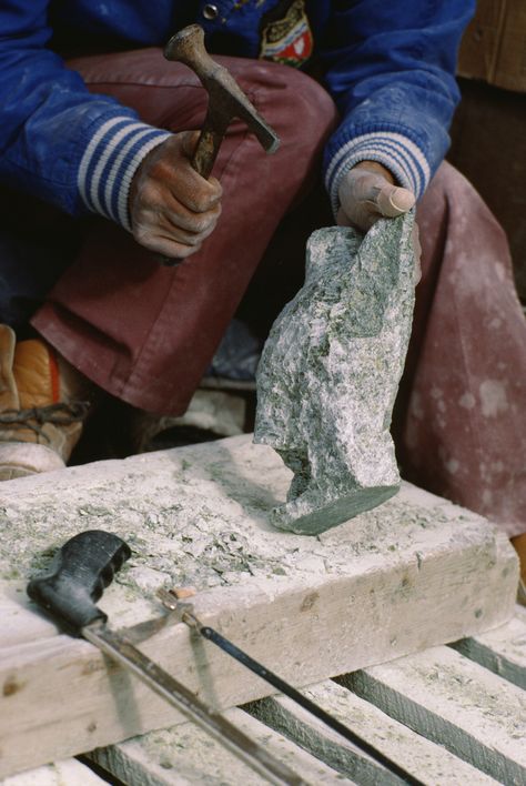 How to Carve Rock or Stone Stone Carving Sculpture, Stone Carving Tools, Carving Stone, Soapstone Carving, Rock Tumbler, Dry Stone Wall, Stone Masonry, Art Carved, Stone Crafts