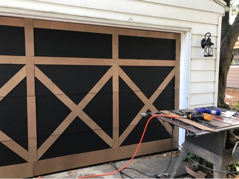 Wooden Garage Door Makeover, Diy Black Garage Door Makeover, Metal Garage Door Makeover, Updating Garage Doors, Garage Door Makeover Ideas, Exterior Door Makeover Diy, Farmhouse Garage Door Ideas, Painting Garage Door Black, Garage Door Stain