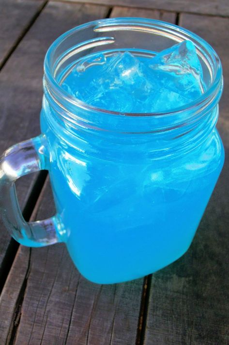 This Blue Lemonade Tiffany Punch is perfect for Summer. The combination of tart lemonade with sweet berry punch is refreshing and so tasty! Neon Punch Recipe, Blue Raspberry Lemonade Punch, Blue Lemonade Non Alcoholic, Blue Raspberry Lemonade Recipe, Blue Lemonade Recipe, Raspberry Lemonade Punch, Lemonade Punch Recipe, Punch Recipes For Kids, Blue Punch Recipe