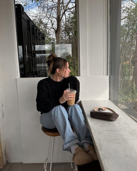 cozy outfits & coffee ✨ #winterstyle #winterfashion #pinterestaesthetic #pinterestinspo #charlottenc #coffeeshopaesthetic #casualoutfit Rainy Day Coffee Shop, Rainy Day Coffee, Coffee Shop Outfit, White Top Jeans, Brunch Outfit Ideas, Casual Brunch Outfit, Brunch Outfit Winter, Coffee Date Outfits, Brunch Outfits