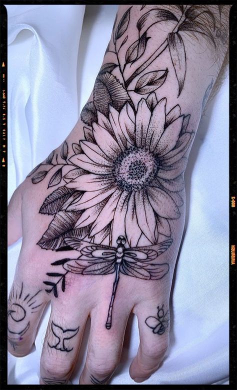 #CoolTattoos #TattooArt #InkMaster #TattooDesigns #InkedUp #TattooLovers #InkInspiration #TattooIdeas #CreativeInk #TattooStyle Sunflower Butterfly Hand Tattoo, Hand Tattoos Sunflower, Sunflower Hand Tattoos For Women, Hand Sunflower Tattoo, Sunflower Tattoo Hand, Bee Hand Tattoo, Sunflower Hand Tattoo, Playing Card Tattoos, Full Hand Tattoo