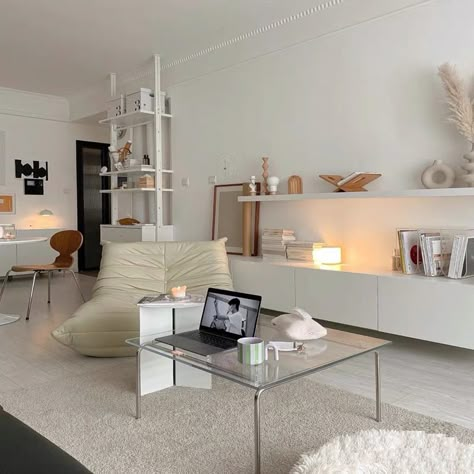 Bauhaus Interior Bedroom, Bedroom Piano, Bauhaus Interior, Comfortable Sectional Sofa, Comfortable Sectional, Retro Living Rooms, Low Table, Minimalist Room, Ray Eames