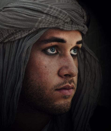 men's arabian nights makeup (kohl on eyes) Kohl Eyes Arabic, Kohl Eyes, Mens Makeup, Aladdin Costume, Drama Club, Arab Men, Arabian Nights, Cosplay Makeup, Male Portrait