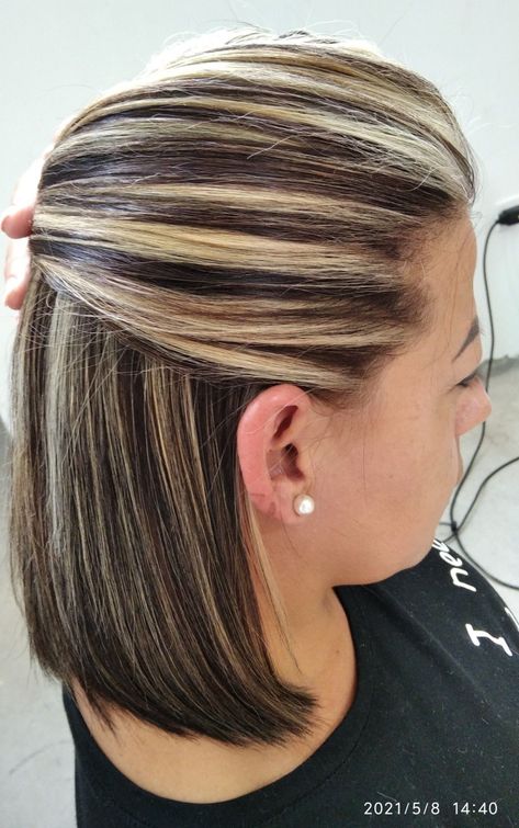 Black Roots Blonde Hair, Blonde Layered Hair, Rocker Hair, Fall Blonde Hair, Best Hair Dye, Perfect Hair Color, Bob Haircut For Fine Hair, Caramel Highlights, Long Gray Hair