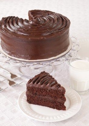 Chocolate Cake Pictures, Cooked Frosting, Fudge Cake Recipe, Double Chocolate Cake, Chocolate Fudge Frosting, Fudge Frosting, Sheet Cake Recipes, Chocolate Snacks, Chocolate Fudge Cake