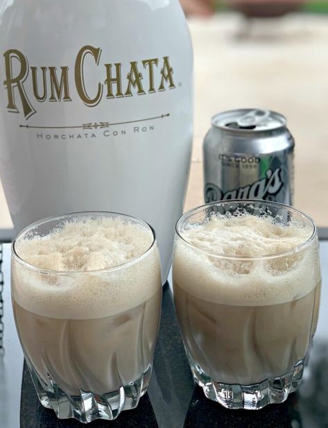 RumChata Root Beer Floats - The Cookin Chicks Root Beer Martini, Root Beer Float Martini, Root Beer Shots, Rumchata Drinks, Root Beer Float Bar, Root Beer Float Recipe, Rumchata Recipes, Root Beer Floats, The Cookin Chicks