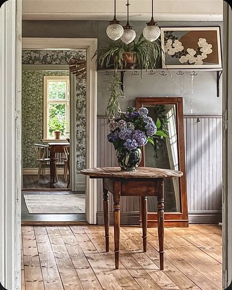 Of interest are the large mirror and the multiple pendant light fixture Swedish Country Interiors, Swedish Country House, Swedish Countryside, Swedish Houses, Swedish Farmhouse, Mission House, Swedish Interiors, My Scandinavian Home, Swedish Cottage