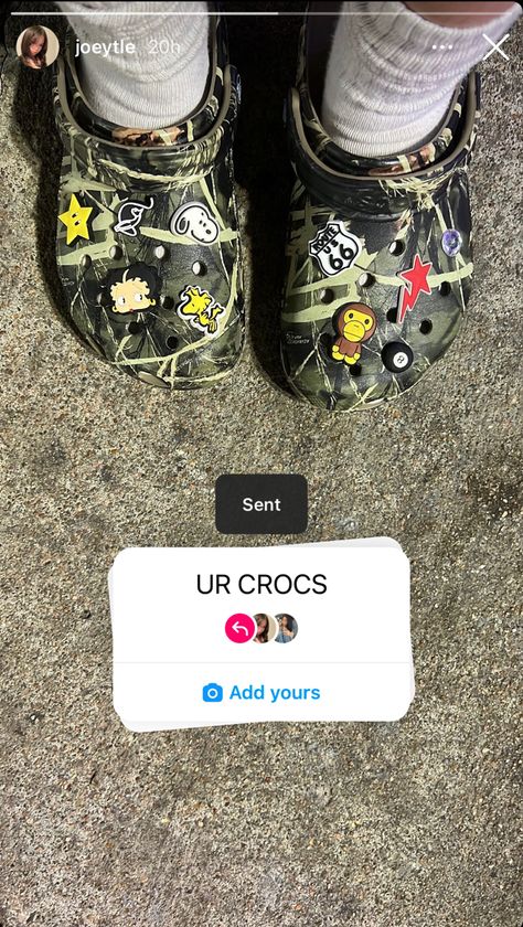 Realtree Crocs Outfit, Real Tree Crocs Outfit, Camo Crocs With Jibbitz, Camo Crocs Outfit, Croc Jibbitz Ideas, Camo Crocs, Crocs Aesthetic, Crocs Outfit, Crocs Fashion